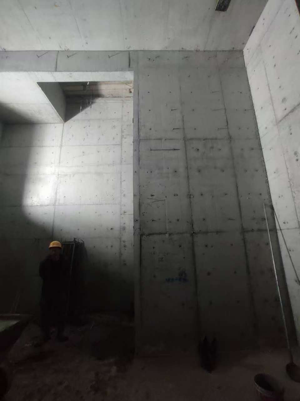信阳墙上开槽钢筋断了有影响吗